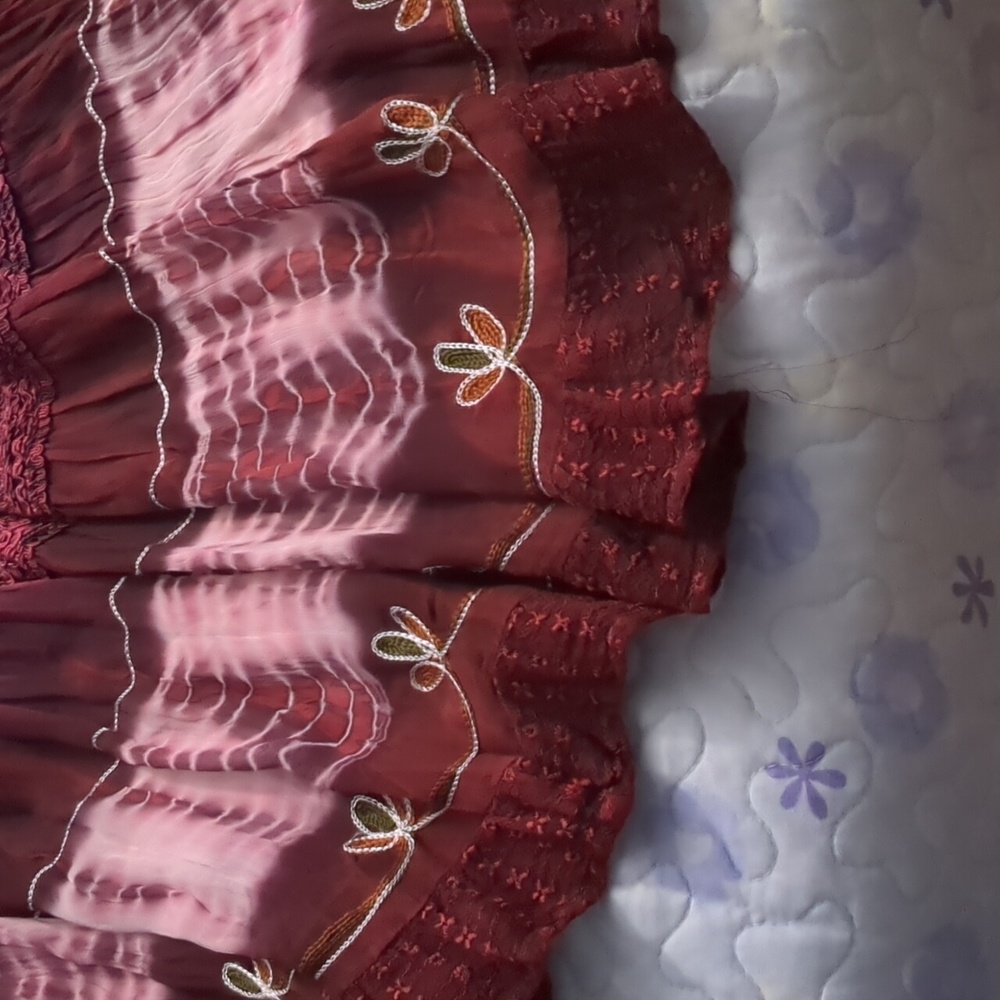 Elegant Skirt And Top - Picture 3 of 4